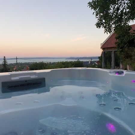 Lakeview Apartments Balatonfuered Bagian luar foto
