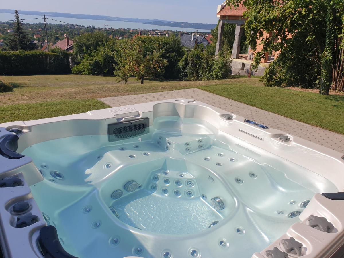 Lakeview Apartments Balatonfuered Bagian luar foto