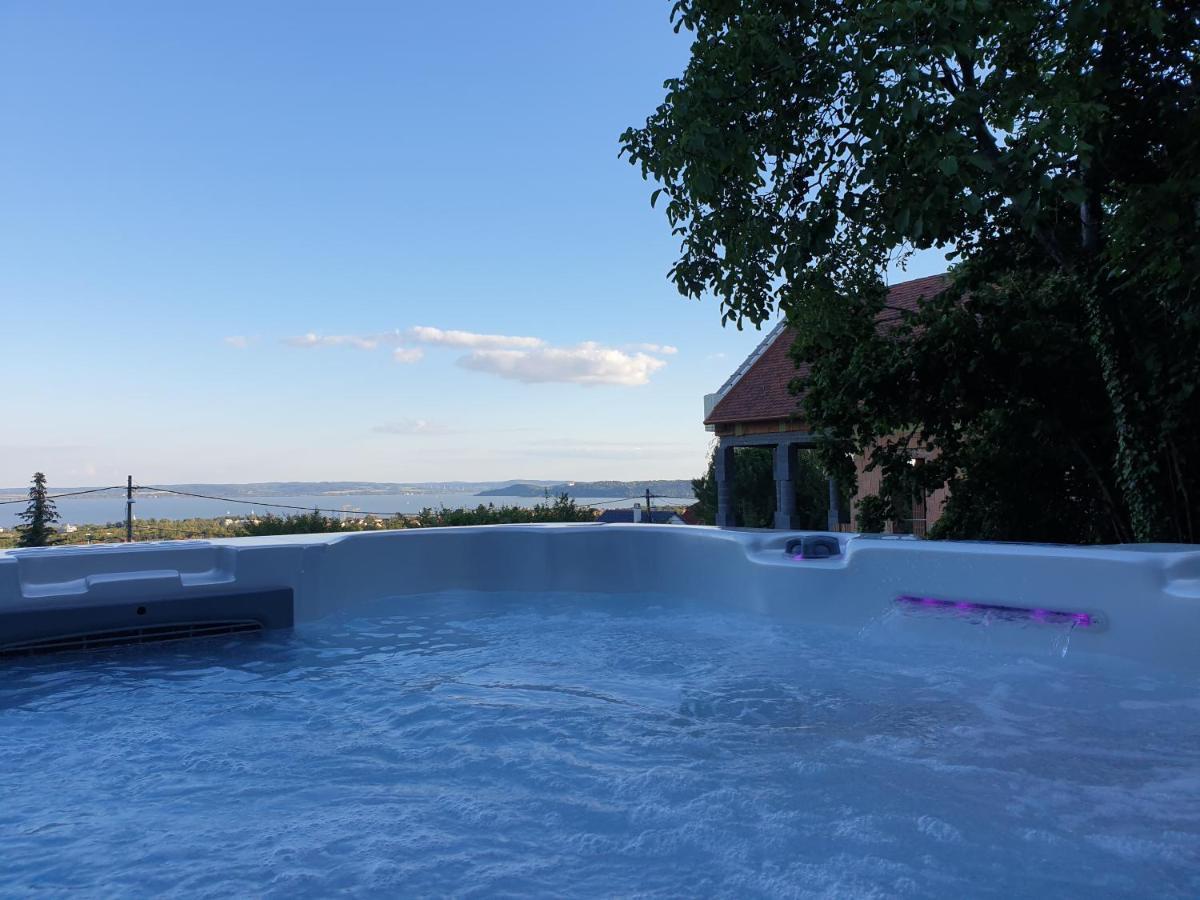 Lakeview Apartments Balatonfuered Bagian luar foto
