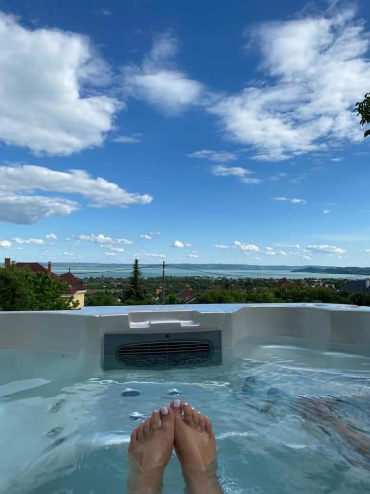 Lakeview Apartments Balatonfuered Bagian luar foto