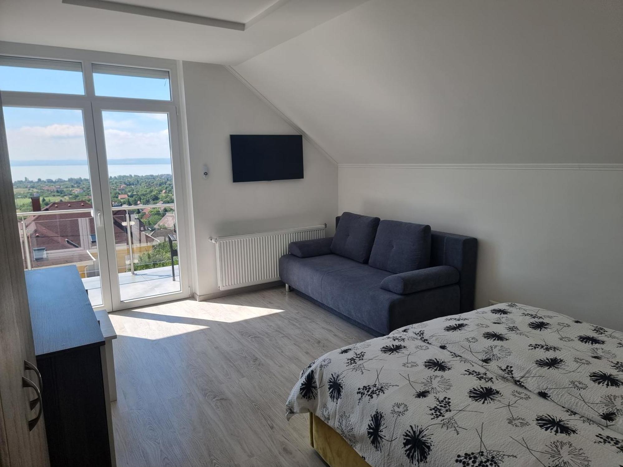 Lakeview Apartments Balatonfuered Bagian luar foto