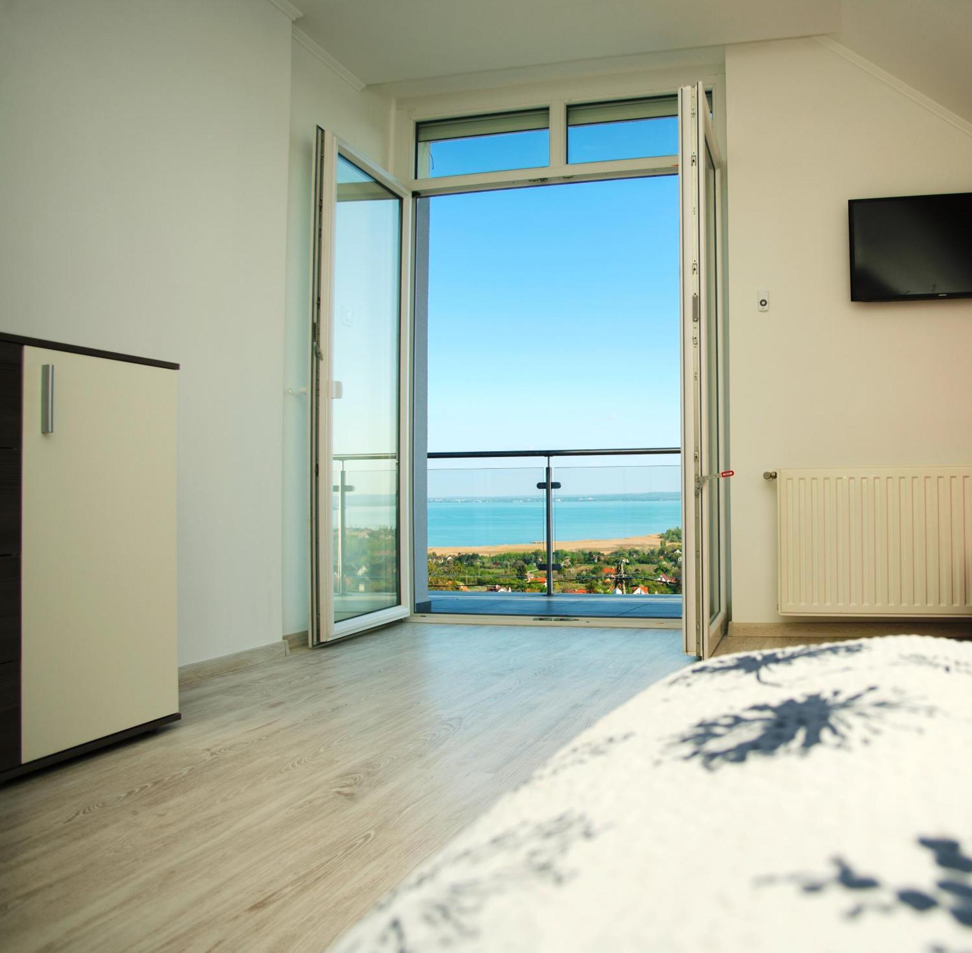 Lakeview Apartments Balatonfuered Bagian luar foto