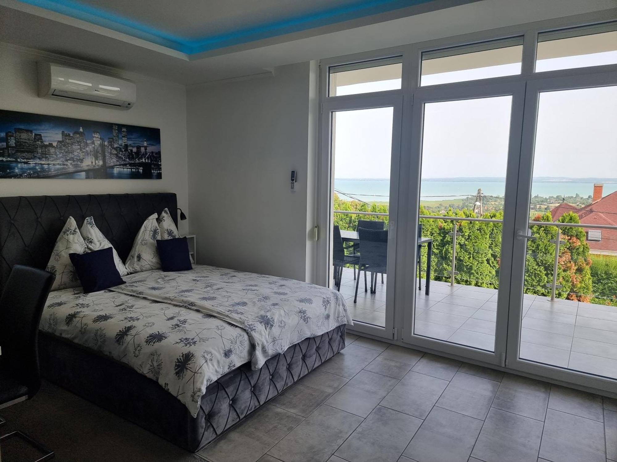 Lakeview Apartments Balatonfuered Bagian luar foto