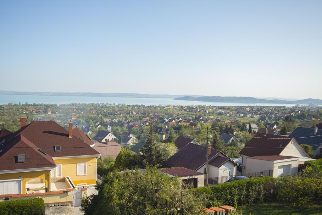 Lakeview Apartments Balatonfuered Bagian luar foto